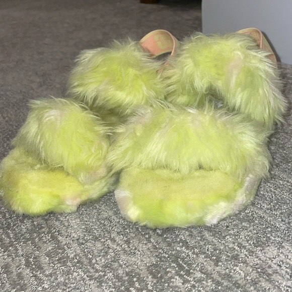 UGG women’s slippers - Picture 3 of 6